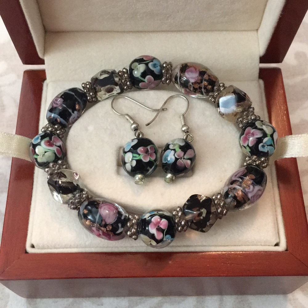 NIB*Glass beaded bracelet & matching earrings set